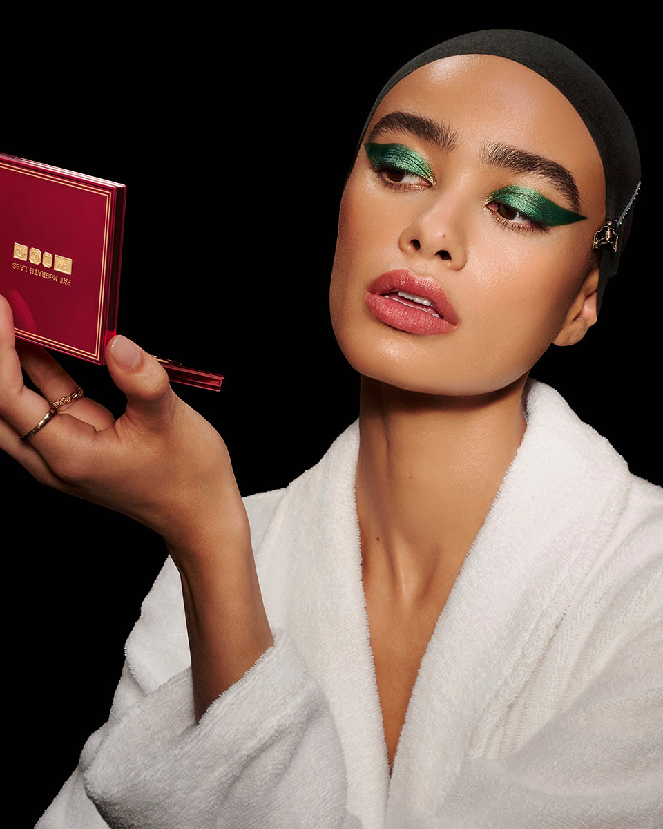 backstage-artistry-luxe-eye-quad-20-20-PMG_BACKSTAGE-ARTISTRY_EMERALD-ENIGMA_BEAUTY_SHOT_4x5_RGB Backstage Artistry Luxe Eye Quad