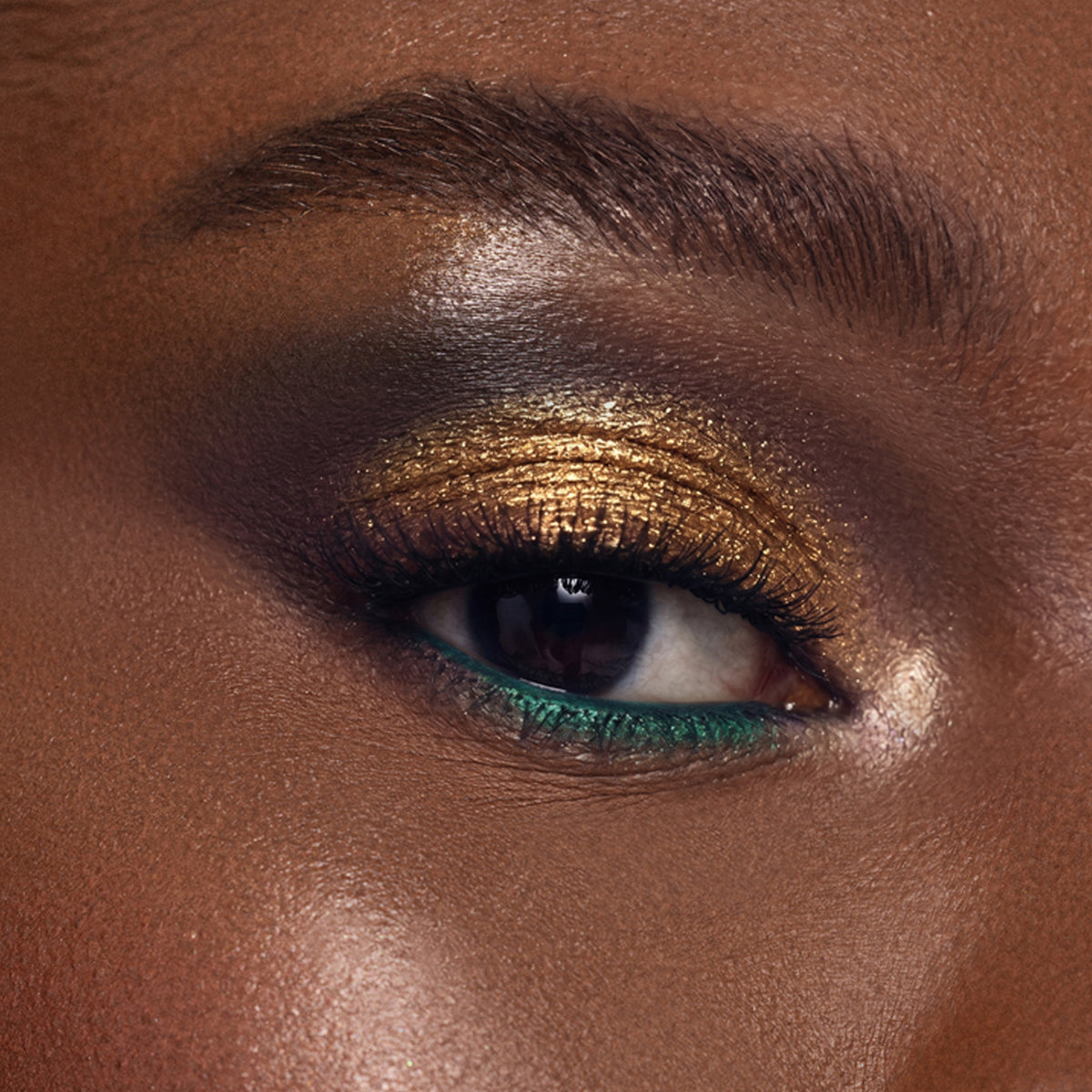 backstage-artistry-luxe-eye-quad-24-24-2026_PMG_Eyes_BQ_Emerald_Macro_DS_Edits_Biel_1_6506c9f7-6f27-489d-8cb6- Backstage Artistry Luxe Eye Quad