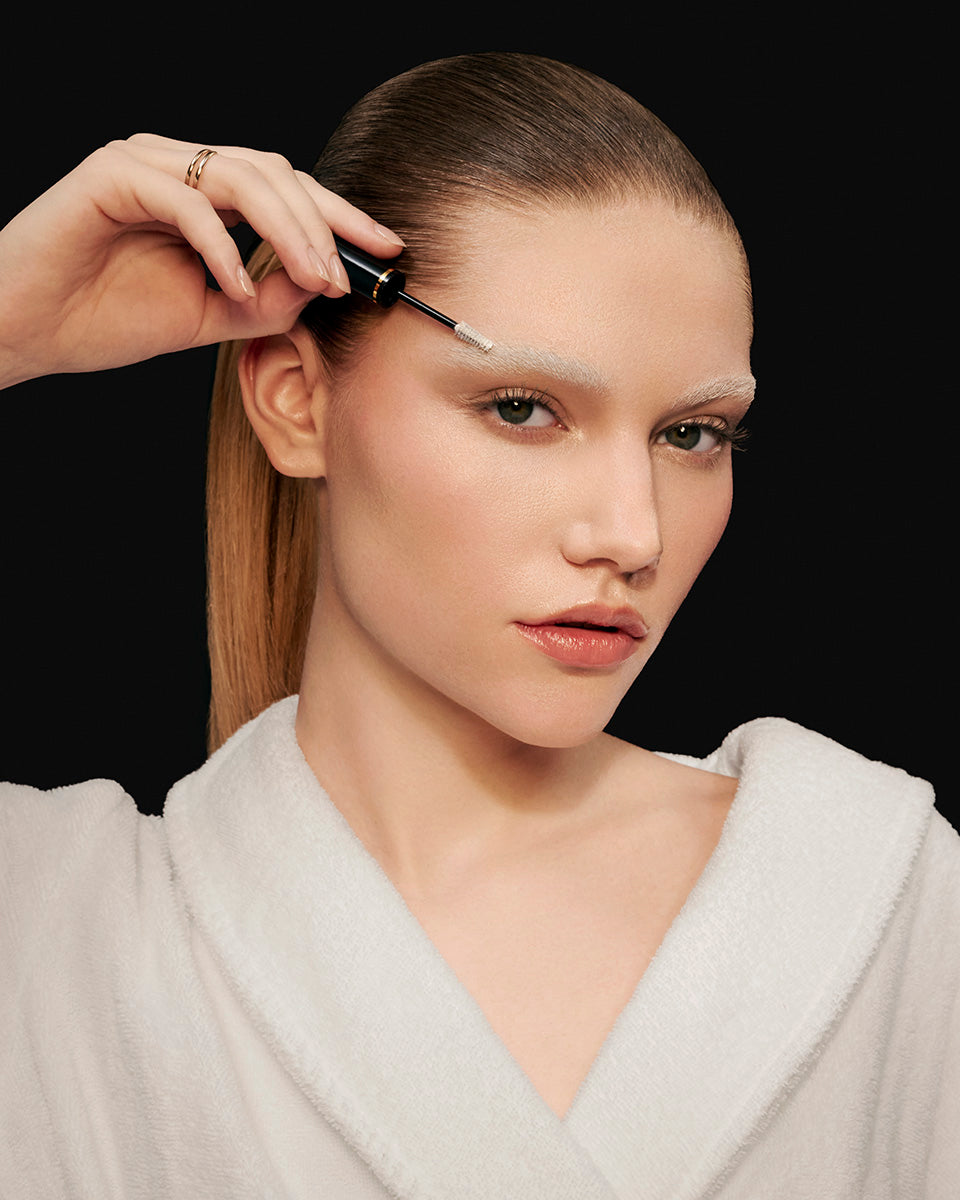 invisibrow-gel-39-39-PMG_BACKSTAGE-ARTISTRY_WHITE_INVISIBROW_BEAUTY_SHOT_4x5_RGB Invisibrow Gel
