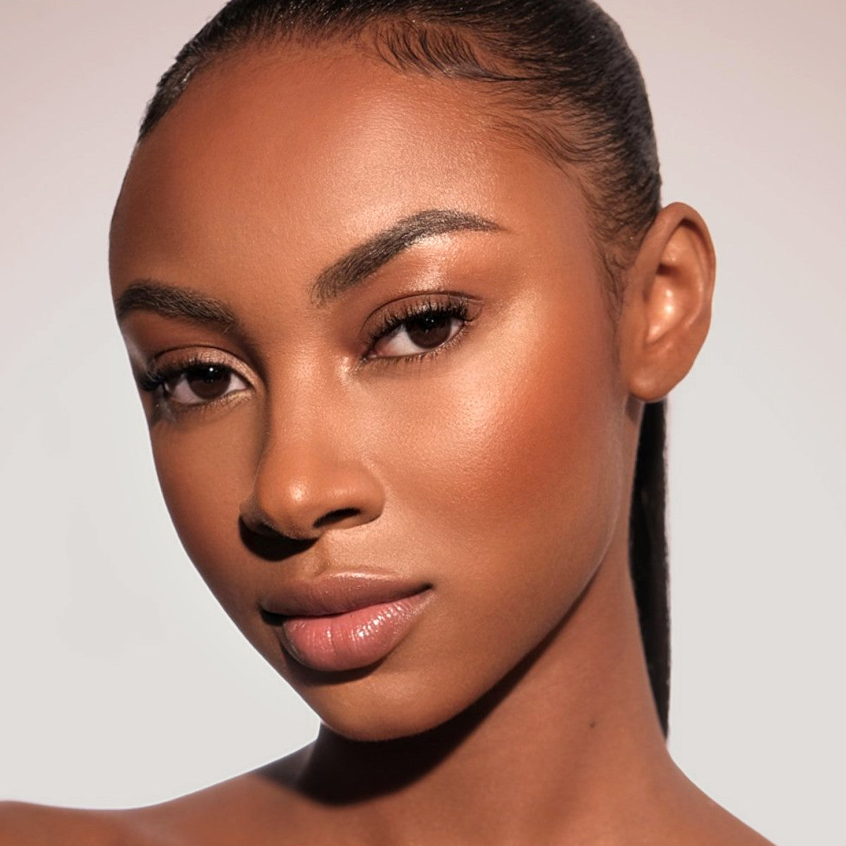 skin-fetish-divine-bronzer-30-30-20230221_pmg_face_bronzer_SHADE6_edit_nakai_alex_look1_2_1x1_BRONZE_DIVINITY Skin Fetish: Divine Bronzer
