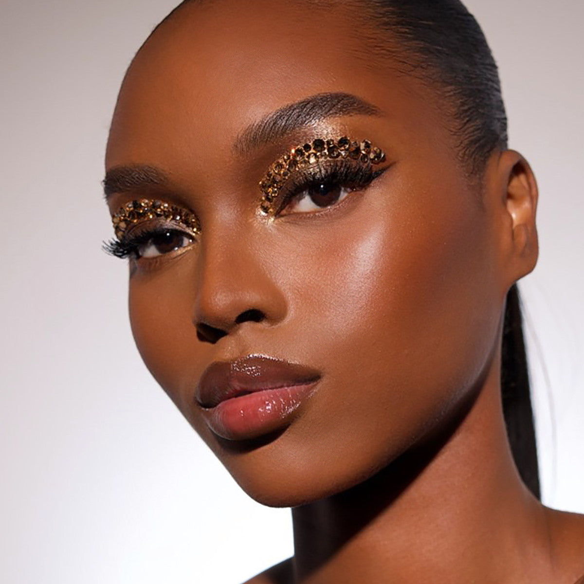 skin-fetish-divine-bronzer-31-31-20230221_pmg_face_bronzer_SHADE7_edit_laporcshia_alex_look1_1_1x1_BURNISHED_H Skin Fetish: Divine Bronzer